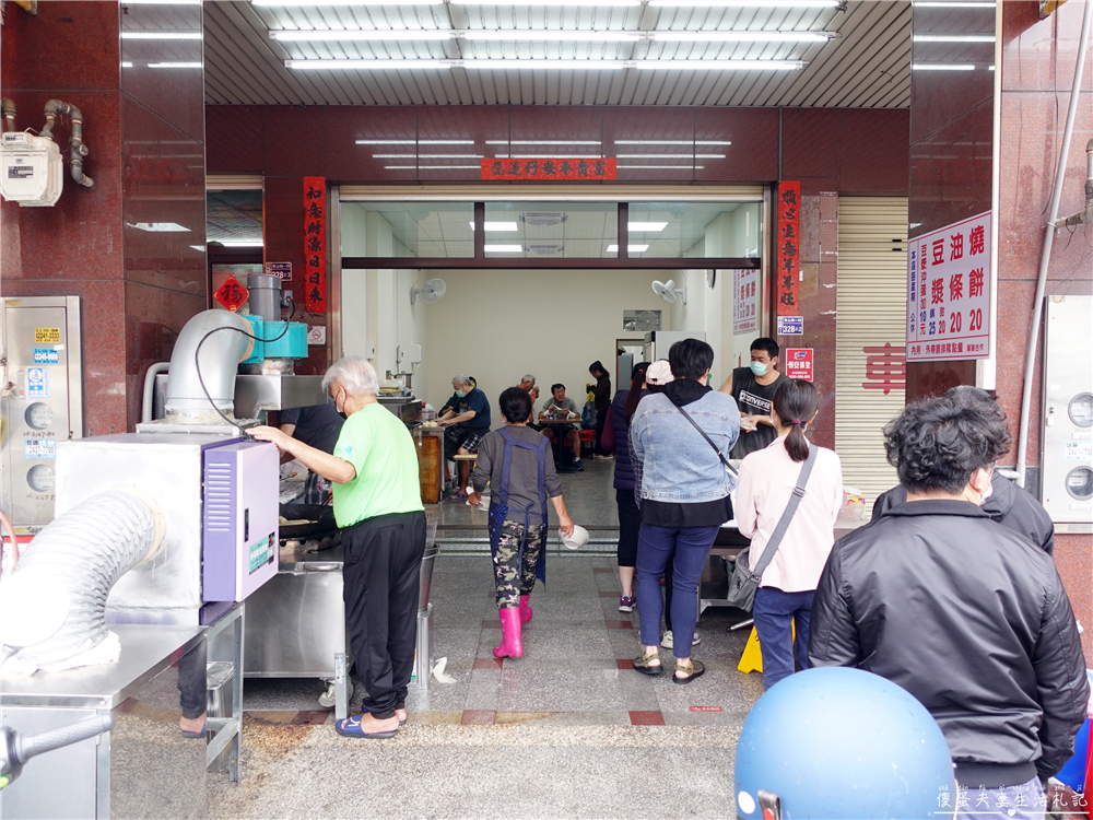 【台中北屯。美食】『務本早點』超誇張排隊美食！特色蔥辣燒餅油條~~原精武路無名燒餅油條！ @傻蛋夫妻生活札記