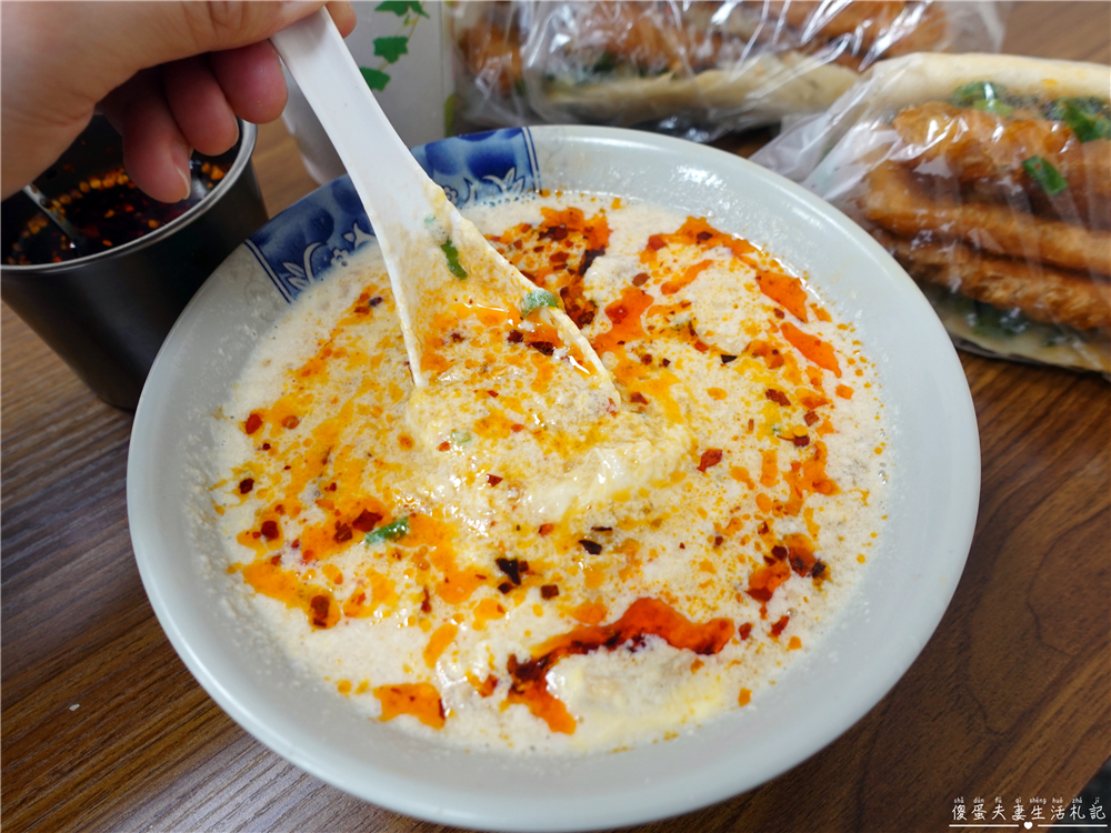 【台中北屯。美食】『務本早點』超誇張排隊美食！特色蔥辣燒餅油條~~原精武路無名燒餅油條！ @傻蛋夫妻生活札記