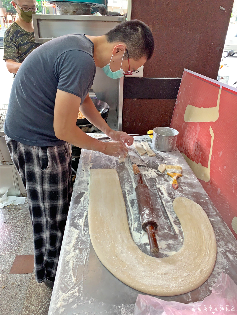 【台中北屯。美食】『務本早點』超誇張排隊美食！特色蔥辣燒餅油條~~原精武路無名燒餅油條！ @傻蛋夫妻生活札記