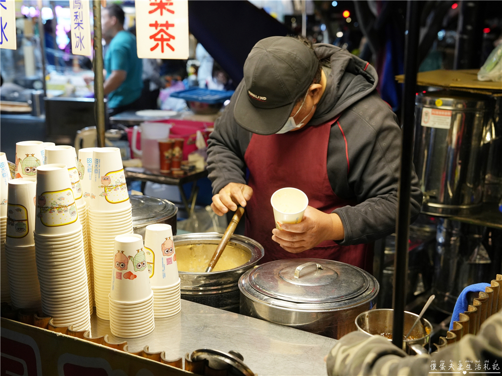 【台中東區。夜市】『旱溪夜市』25家美食大蒐集！台中傳統大型夜市界中的扛霸子！ @傻蛋夫妻生活札記