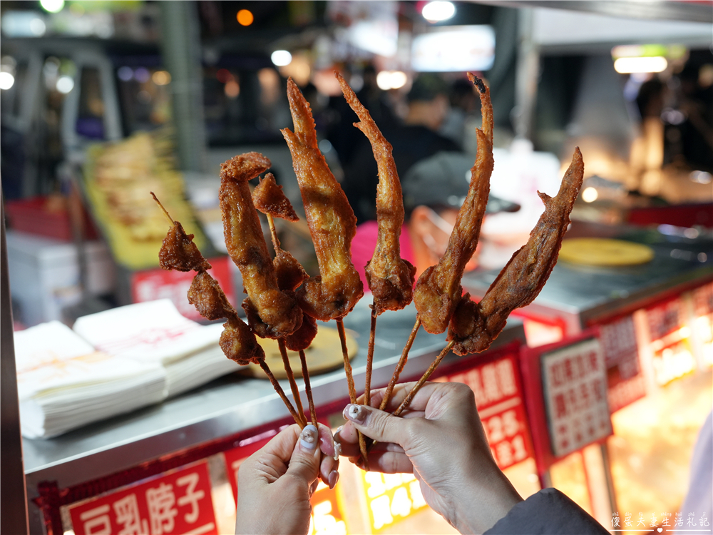 【台中東區。夜市】『旱溪夜市』25家美食大蒐集！台中傳統大型夜市界中的扛霸子！ @傻蛋夫妻生活札記