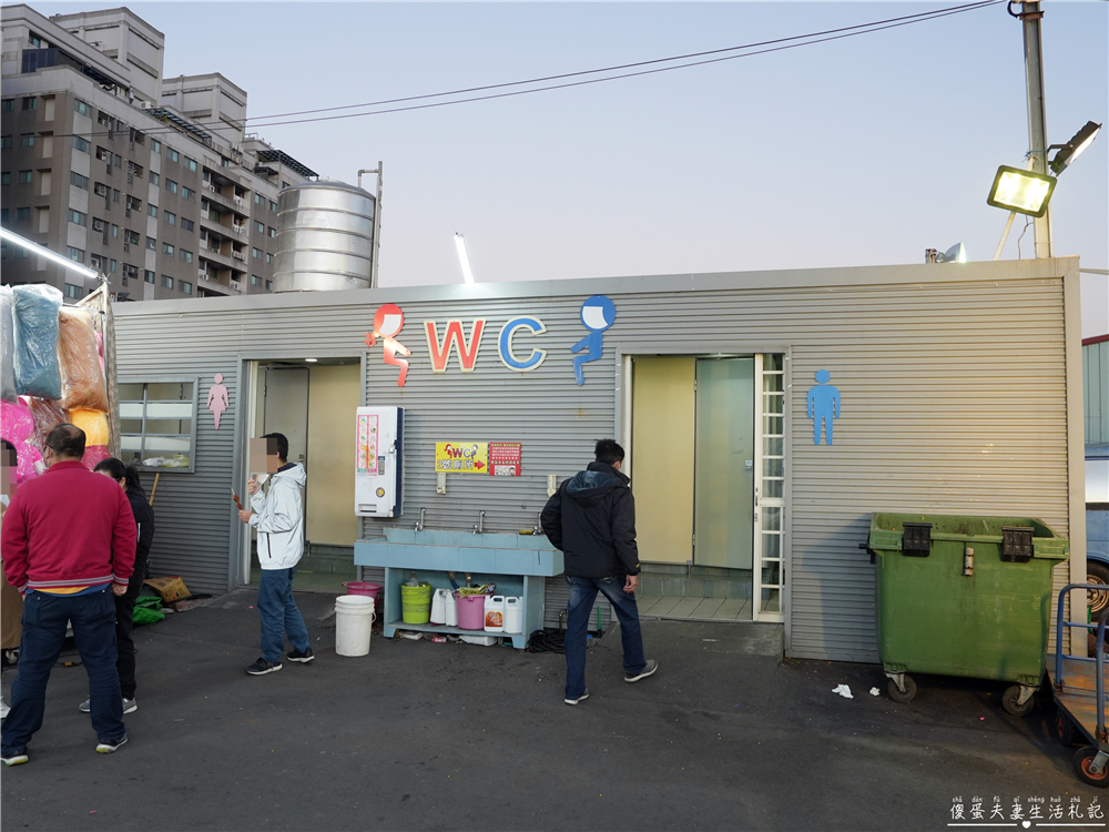 【台中東區。夜市】『旱溪夜市』25家美食大蒐集！台中傳統大型夜市界中的扛霸子！ @傻蛋夫妻生活札記