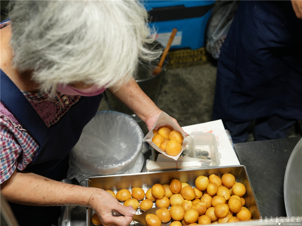 【台中北屯。夜市】『四張犁夜市』精選7家四張犁夜市美食！週日限定！在地傳統小夜市~超多排隊美食、重複性不高還很好停車喔！ @傻蛋夫妻生活札記