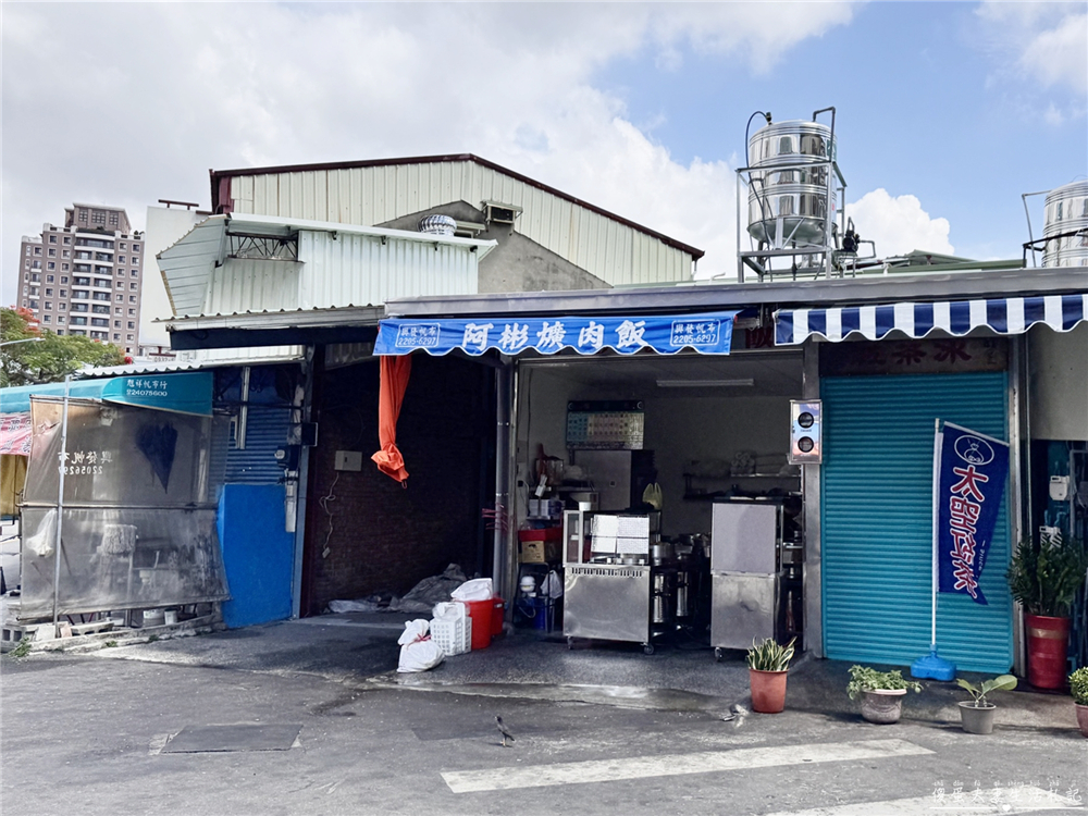 【台中西區。美食】『阿彬爌肉飯』肥而不膩超好吃！晚來就吃不到的第五市場超夯爌肉飯！ @傻蛋夫妻生活札記