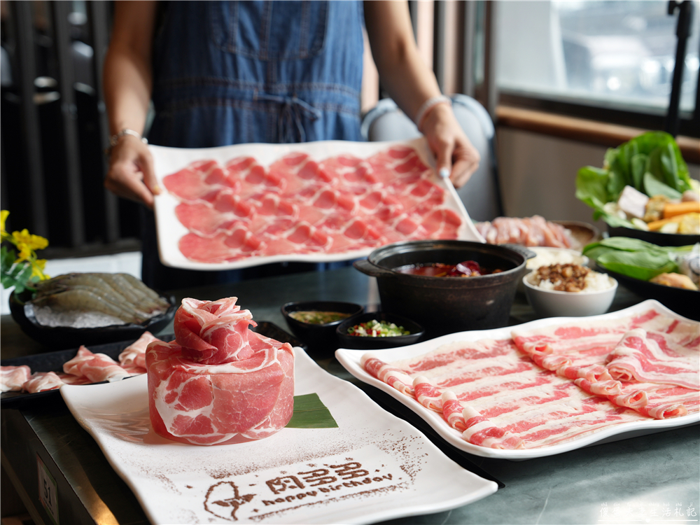 【台中大里。美食】『肉多多火鍋-大里國光店』肉多菜多瘋狂爽吃！ 268元起澎派自助吧吃到飽！連續三年網路聲量與好感度霸主級火鍋店！ @傻蛋夫妻生活札記