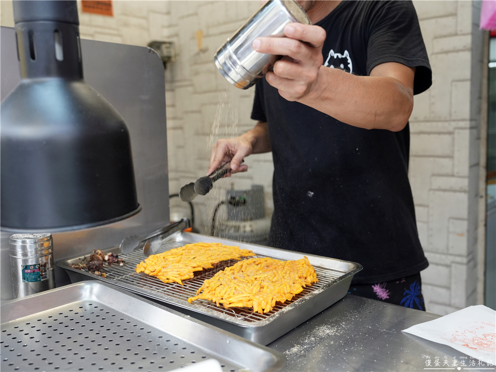 【台中太平。美食】『蝦多多地瓜蝦餅』酥脆涮嘴蝦多多！傳說中來自宜蘭的下午茶小點心~ @傻蛋夫妻生活札記