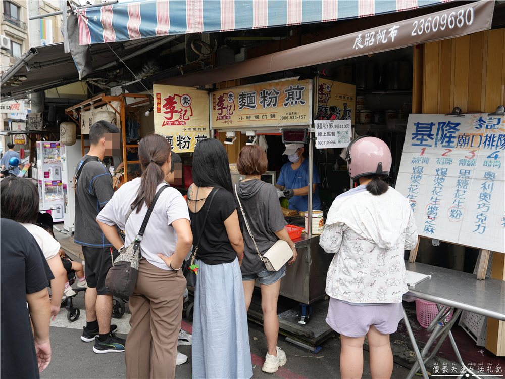 【台中北區。美食】『李記麵粉煎』爆漿古早味麵粉煎！超邪惡濃郁爆漿花生醬！一中街散步小點心~ @傻蛋夫妻生活札記