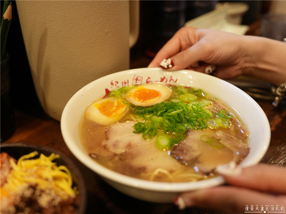 【日本大阪。美食】『紀州和歌山ラーメン きぶんや 道頓堀店 / Kibunya Dotombori』深夜還能吃到的平價美味拉麵！ @傻蛋夫妻生活札記