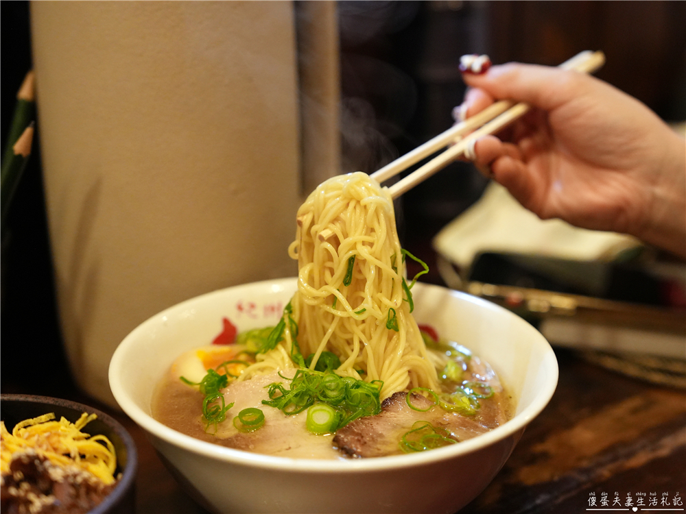 【日本大阪。美食】『紀州和歌山ラーメン きぶんや 道頓堀店 / Kibunya Dotombori』深夜還能吃到的平價美味拉麵！ @傻蛋夫妻生活札記