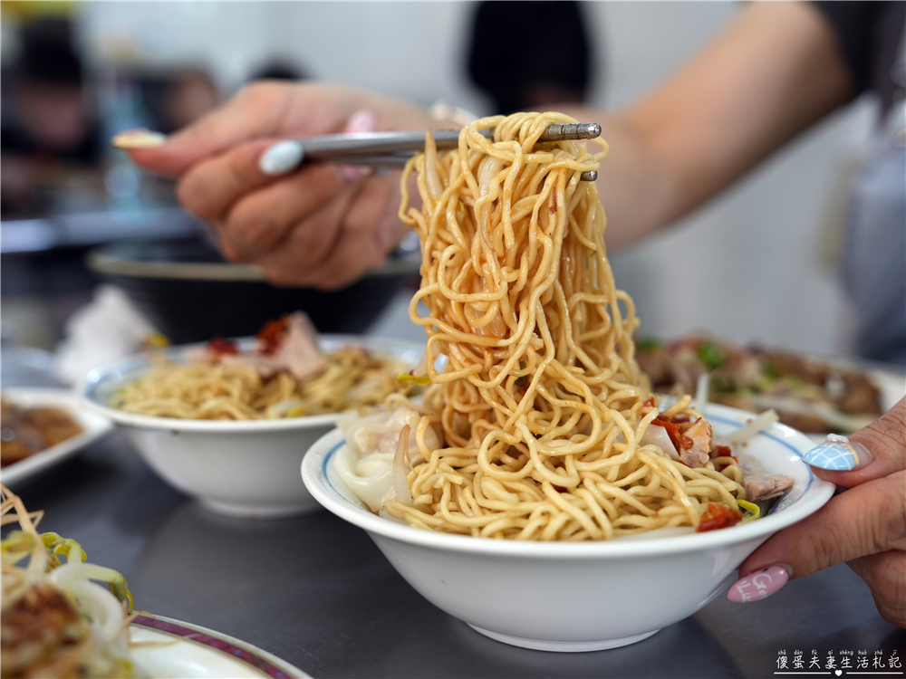 【澎湖馬公。美食】『法院旁蛋黃麵』在地人激推！好吃又涮嘴的在地小吃！ @傻蛋夫妻生活札記