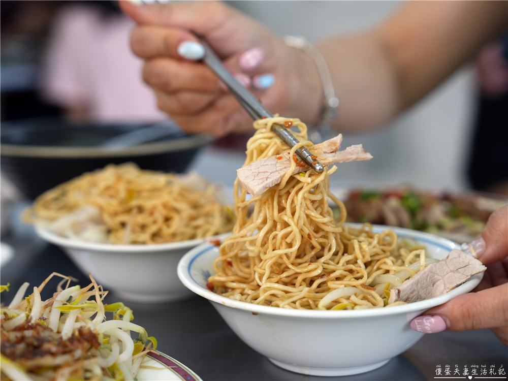 【澎湖馬公。美食】『法院旁蛋黃麵』在地人激推！好吃又涮嘴的在地小吃！ @傻蛋夫妻生活札記