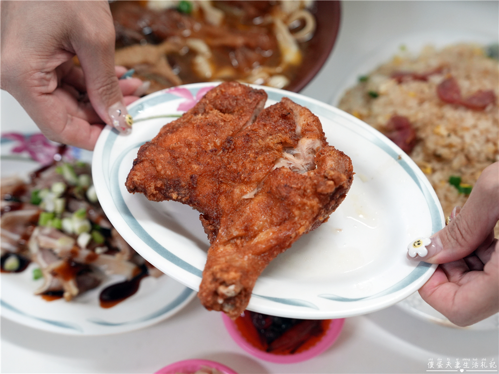 【台中西區。美食】『壹等涼牛肉麵』在地老字號！必點超猛滿漢刀削牛肉麵！學生還有優惠~~ @傻蛋夫妻生活札記