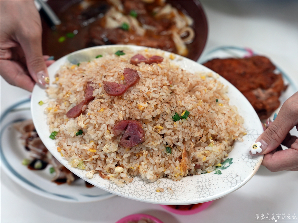 【台中西區。美食】『壹等涼牛肉麵』在地老字號！必點超猛滿漢刀削牛肉麵！學生還有優惠~~ @傻蛋夫妻生活札記