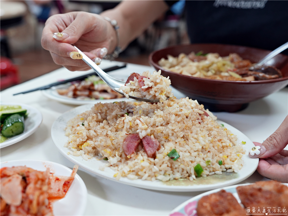 【台中西區。美食】『壹等涼牛肉麵』在地老字號！必點超猛滿漢刀削牛肉麵！學生還有優惠~~ @傻蛋夫妻生活札記