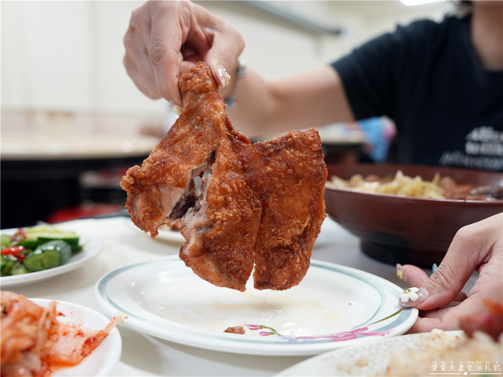 【台中西區。美食】『壹等涼牛肉麵』在地老字號！必點超猛滿漢刀削牛肉麵！學生還有優惠~~ @傻蛋夫妻生活札記