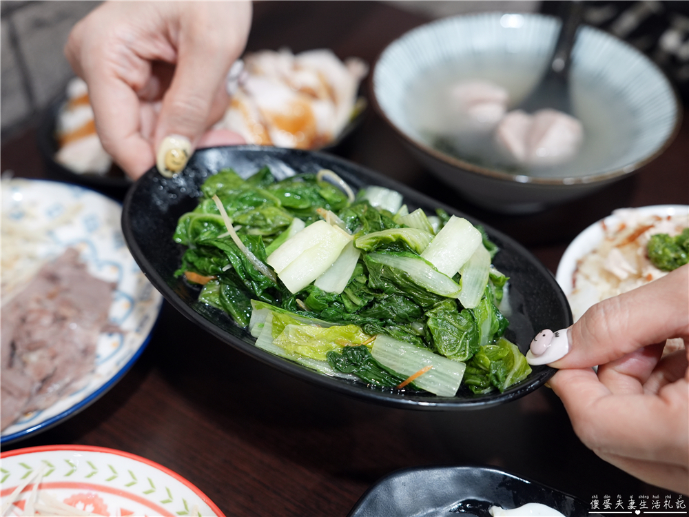 【台中北屯。美食】『濟家莊雞肉飯』蔥油配油蔥！層次豐富的涮嘴雞肉飯！ @傻蛋夫妻生活札記