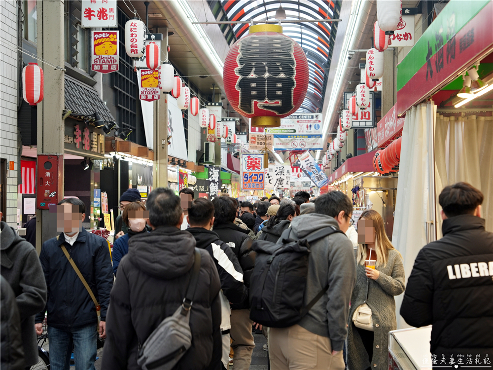 【日本大阪。景點】『黑門市場』大阪人的廚房！來給他瘋狂吃吃喝喝逛一波~~ @傻蛋夫妻生活札記