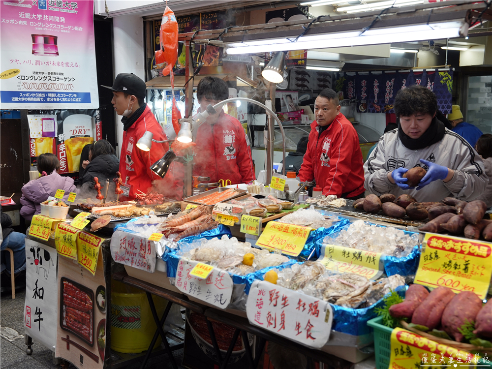 【日本大阪。景點】『黑門市場』大阪人的廚房！來給他瘋狂吃吃喝喝逛一波~~ @傻蛋夫妻生活札記