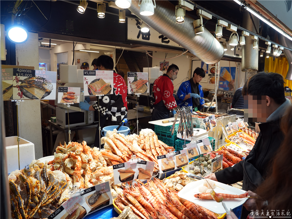 【日本大阪。景點】『黑門市場』大阪人的廚房！來給他瘋狂吃吃喝喝逛一波~~ @傻蛋夫妻生活札記