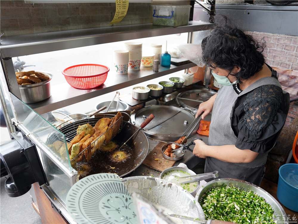 【台中北屯。美食】『水湳四平蚵嗲』水湳郵局旁的老字號蚵嗲、麵線！ @傻蛋夫妻生活札記