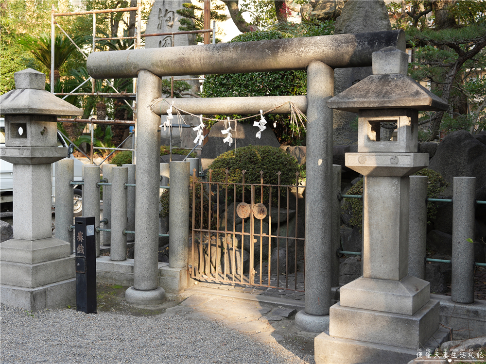 【日本大阪。景點】『難波八阪神社』朝聖！讓帥氣巨大的獅子殿為你吞厄運招好運吧！ @傻蛋夫妻生活札記