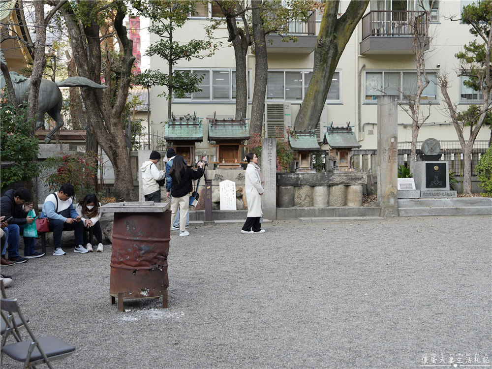 【日本大阪。景點】『難波八阪神社』朝聖！讓帥氣巨大的獅子殿為你吞厄運招好運吧！ @傻蛋夫妻生活札記