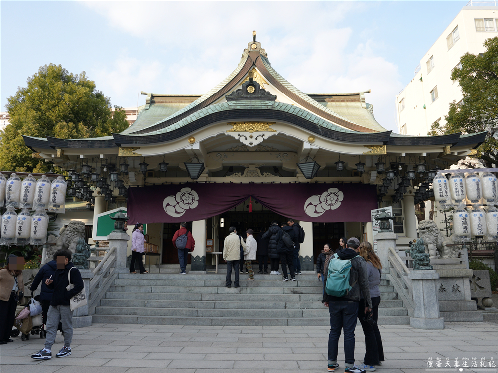 【日本大阪。景點】『難波八阪神社』朝聖！讓帥氣巨大的獅子殿為你吞厄運招好運吧！ @傻蛋夫妻生活札記