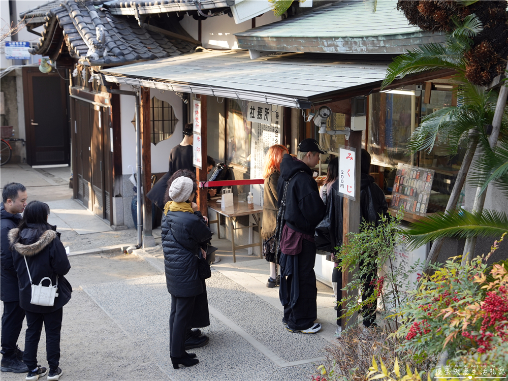 【日本大阪。景點】『難波八阪神社』朝聖！讓帥氣巨大的獅子殿為你吞厄運招好運吧！ @傻蛋夫妻生活札記