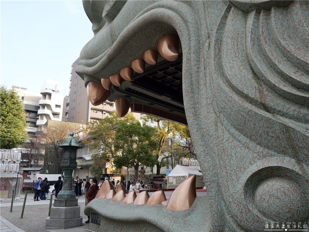 【日本大阪。景點】『難波八阪神社』朝聖！讓帥氣巨大的獅子殿為你吞厄運招好運吧！ @傻蛋夫妻生活札記