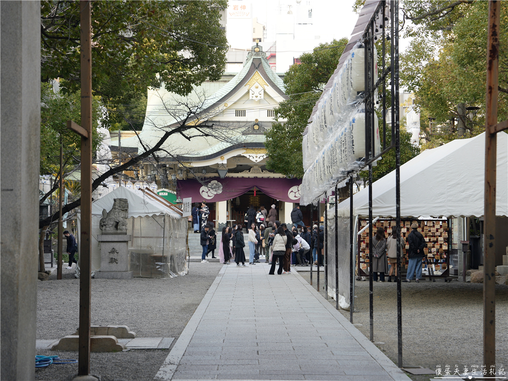 【日本大阪。景點】『難波八阪神社』朝聖！讓帥氣巨大的獅子殿為你吞厄運招好運吧！ @傻蛋夫妻生活札記