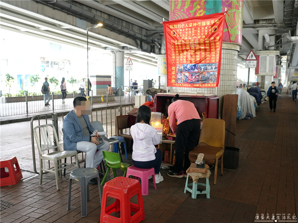 【香港灣仔。景點】『鵝頸橋打小人』銅鑼灣特色景點！絕對要體驗的正宗香港在地傳統文化的抒壓行程~~ @傻蛋夫妻生活札記