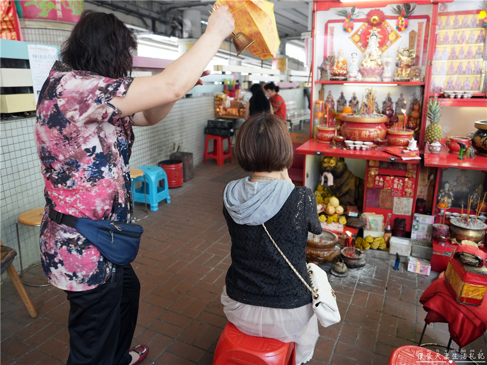 【香港灣仔。景點】『鵝頸橋打小人』銅鑼灣特色景點！絕對要體驗的正宗香港在地傳統文化的抒壓行程~~ @傻蛋夫妻生活札記