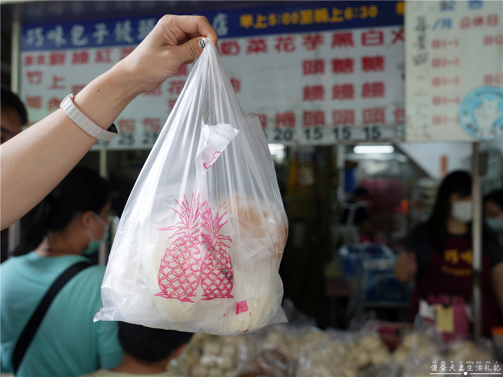 【台中西屯。美食】『巧味包子饅頭』種類多元扎實又好吃！水湳市場老字號包子店！ @傻蛋夫妻生活札記