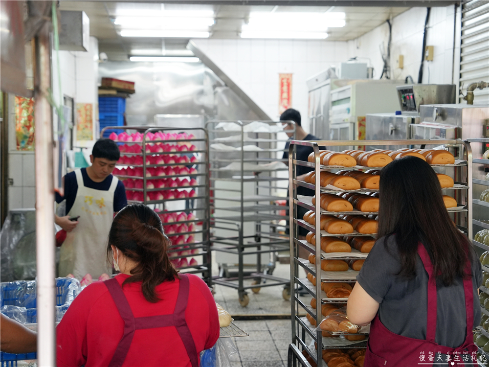 【台中西屯。美食】『巧味包子饅頭』種類多元扎實又好吃！水湳市場老字號包子店！ @傻蛋夫妻生活札記