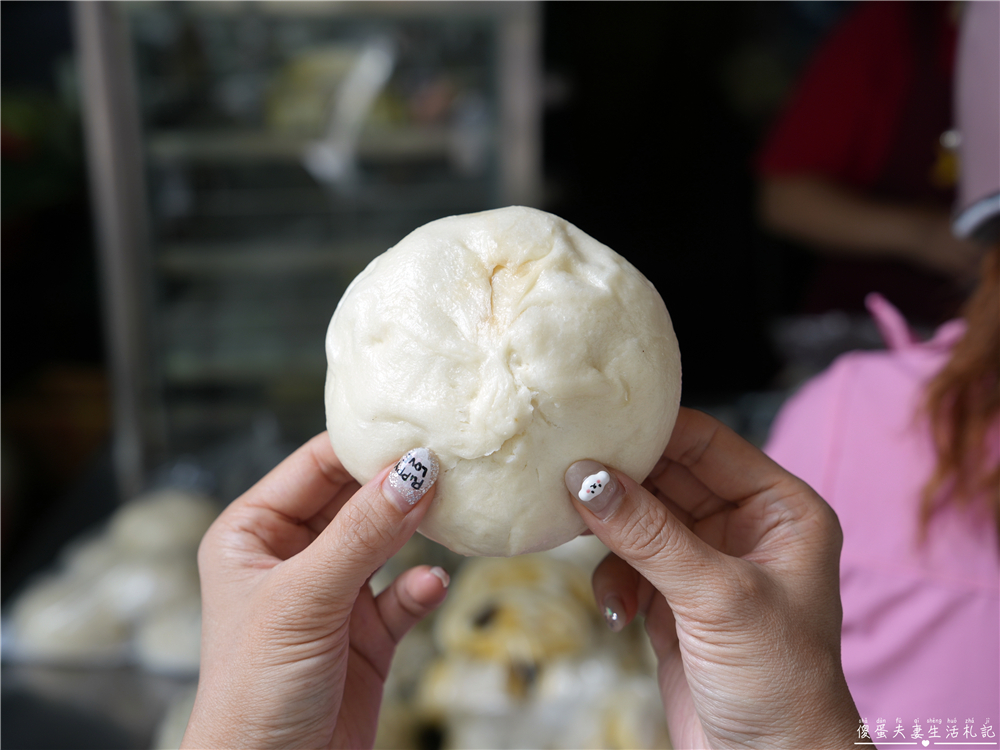 【台中西屯。美食】『巧味包子饅頭』種類多元扎實又好吃！水湳市場老字號包子店！ @傻蛋夫妻生活札記