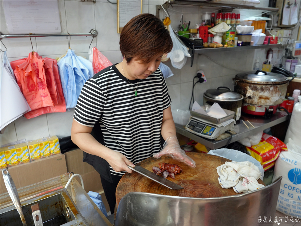 【香港東區。美食】『富輝燒臘飯店』簡單好吃又涮嘴！香港北角老字號傳統燒臘！ @傻蛋夫妻生活札記