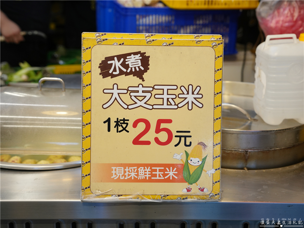 【台中西屯。美食】『炳叔烤玉米-逢甲總店』口味多元、軟硬皆可選！逢甲超猛好吃烤玉米！ @傻蛋夫妻生活札記