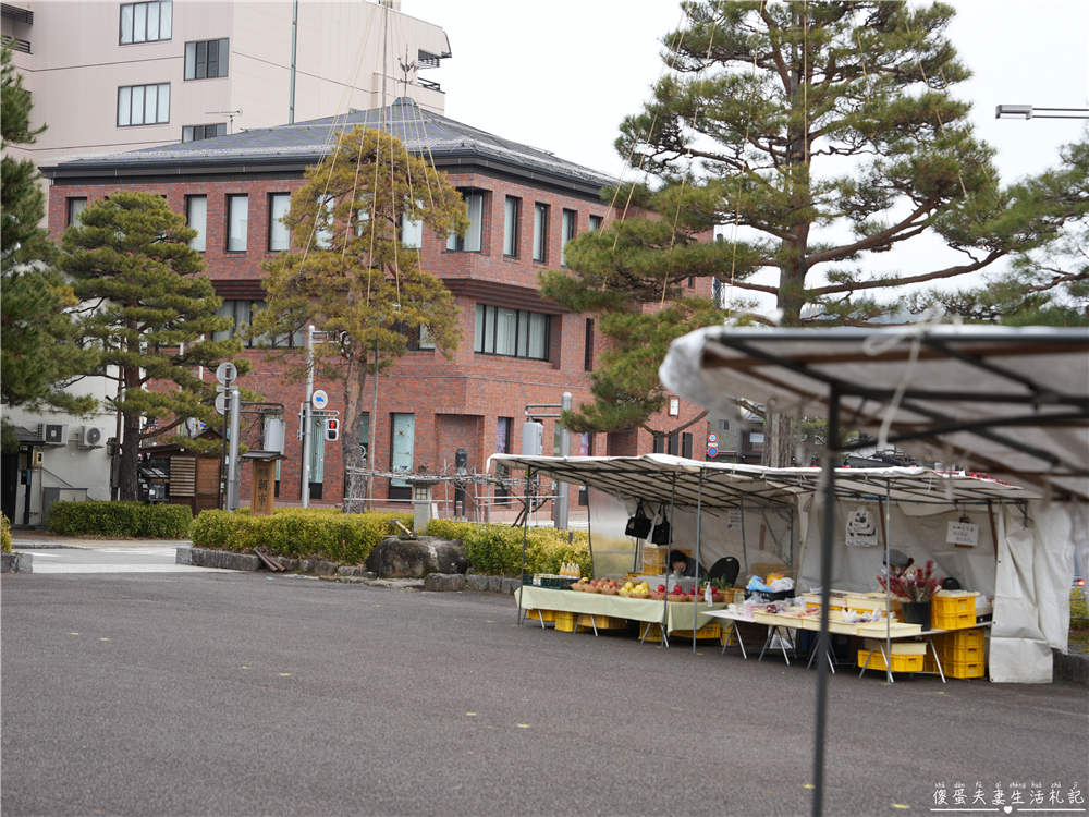 【日本岐阜。景點】『宮川朝市』並列日本三大早市之一！體驗一波在地人的傳統市場文化！ @傻蛋夫妻生活札記