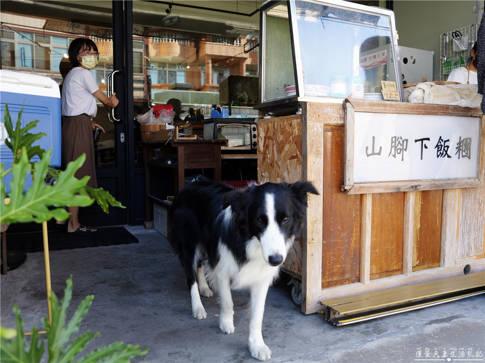 【苗栗苑裡。美食】『山腳下』文青風早餐！結合在地食材的蛋餅、飯糰專賣！ @傻蛋夫妻生活札記