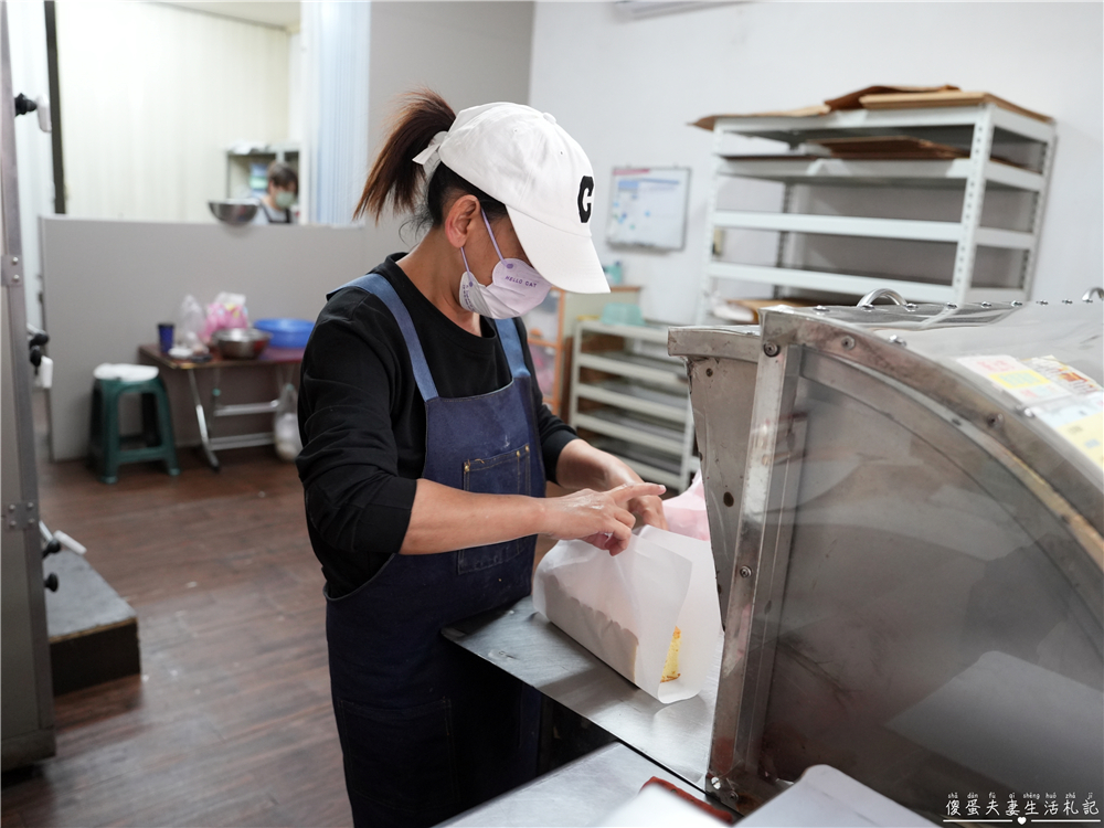 【苗栗竹南。美食】『名悅現烤蛋糕-竹南店』鬆軟濕潤！口味多元好吃的古早味蛋糕！ @傻蛋夫妻生活札記