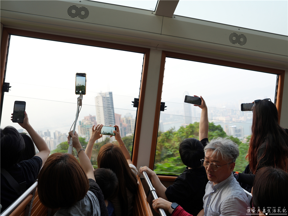 【香港中西區。景點】『太平山山頂纜車』香港中環超夯景點！一次解鎖凌霄閣摩天台、盧吉道觀景台！  @傻蛋夫妻生活札記