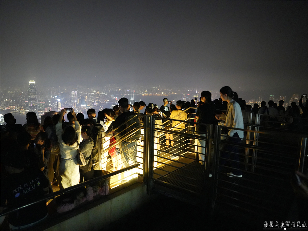 【香港中西區。景點】『太平山山頂纜車』香港中環超夯景點！一次解鎖凌霄閣摩天台、盧吉道觀景台！  @傻蛋夫妻生活札記