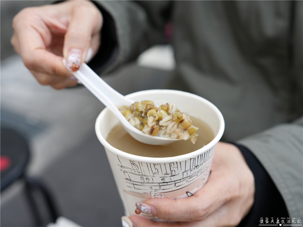 【苗栗後龍。美食】『小綾臭豆腐』量大實惠！泡菜滿滿的現炸酥脆臭豆腐！ @傻蛋夫妻生活札記