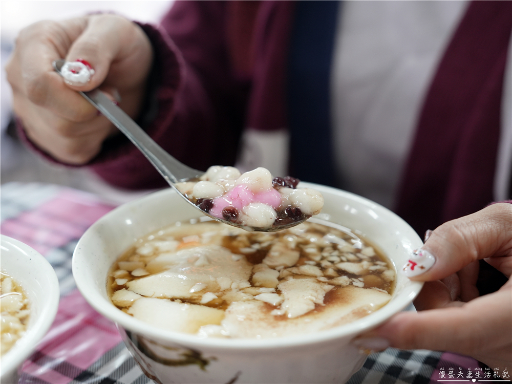 【台中西區。美食】『阿娥傳統豆花‧青草茶‧陽春麵』第五市場老字號！營業到半夜的50年傳統豆花、陽春麵老店！ @傻蛋夫妻生活札記