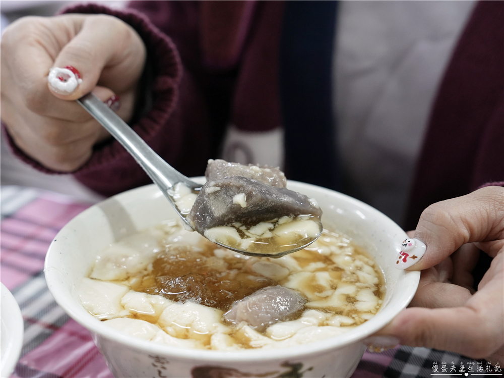 【台中西區。美食】『阿娥傳統豆花‧青草茶‧陽春麵』第五市場老字號！營業到半夜的50年傳統豆花、陽春麵老店！ @傻蛋夫妻生活札記