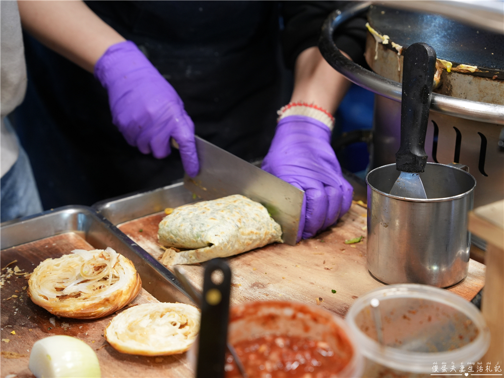 【台中北屯。美食】『萬物饃』爽口系肉夾饃！總站夜市的肉夾饃、煎餅果子專賣！ @傻蛋夫妻生活札記