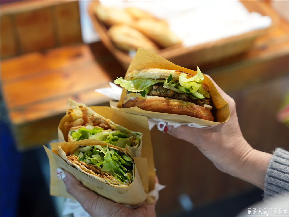 【台中北屯。美食】『萬物饃』爽口系肉夾饃！總站夜市的肉夾饃、煎餅果子專賣！ @傻蛋夫妻生活札記