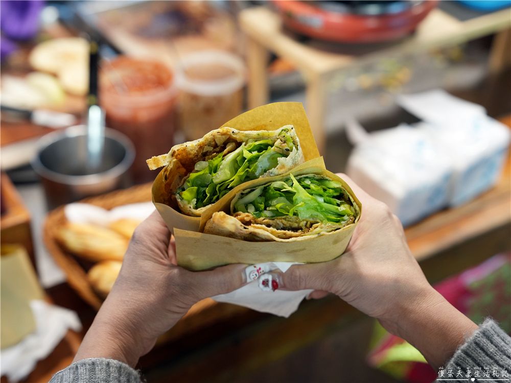 【台中北屯。美食】『萬物饃』爽口系肉夾饃！總站夜市的肉夾饃、煎餅果子專賣！ @傻蛋夫妻生活札記
