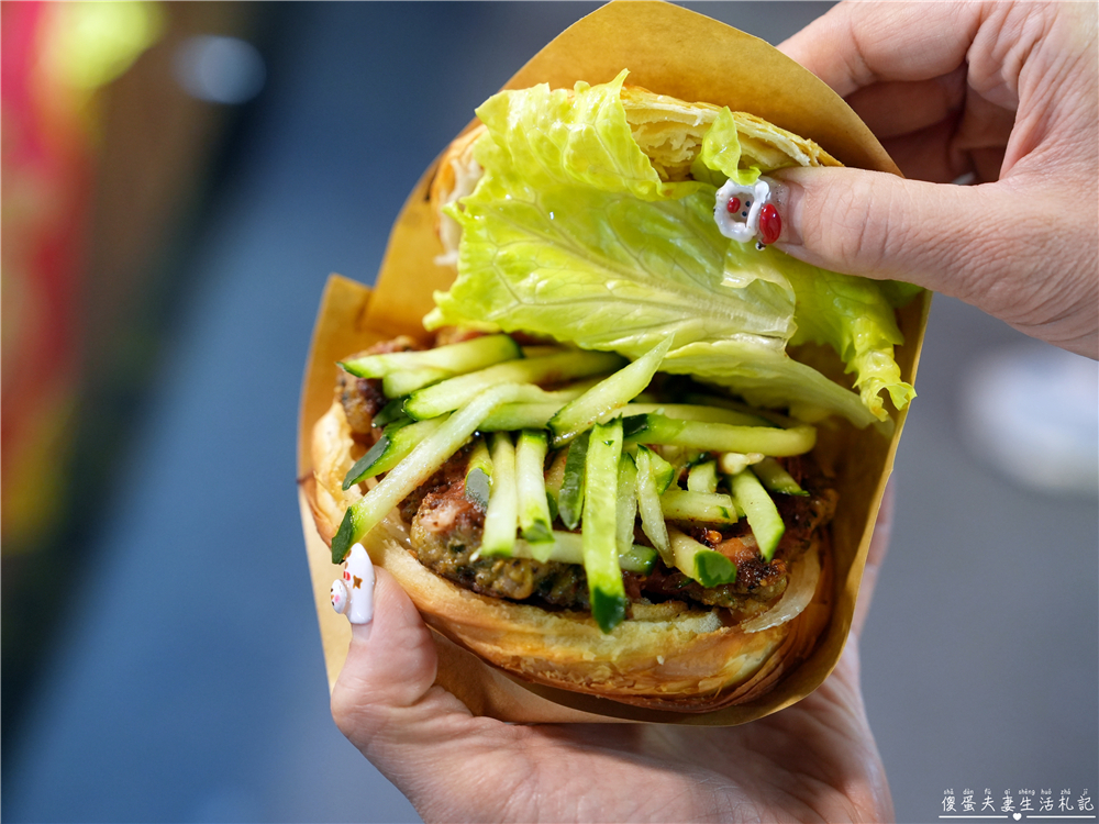 【台中北屯。美食】『萬物饃』爽口系肉夾饃！總站夜市的肉夾饃、煎餅果子專賣！ @傻蛋夫妻生活札記
