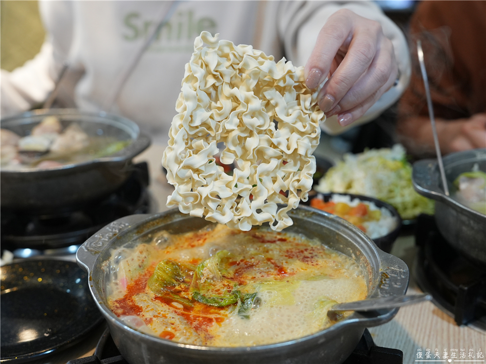 【苗栗市。美食】『億品鍋-苗栗店』高CP平價小火鍋！最低160元起！還有豐盛自助吧可以無限享用！ @傻蛋夫妻生活札記